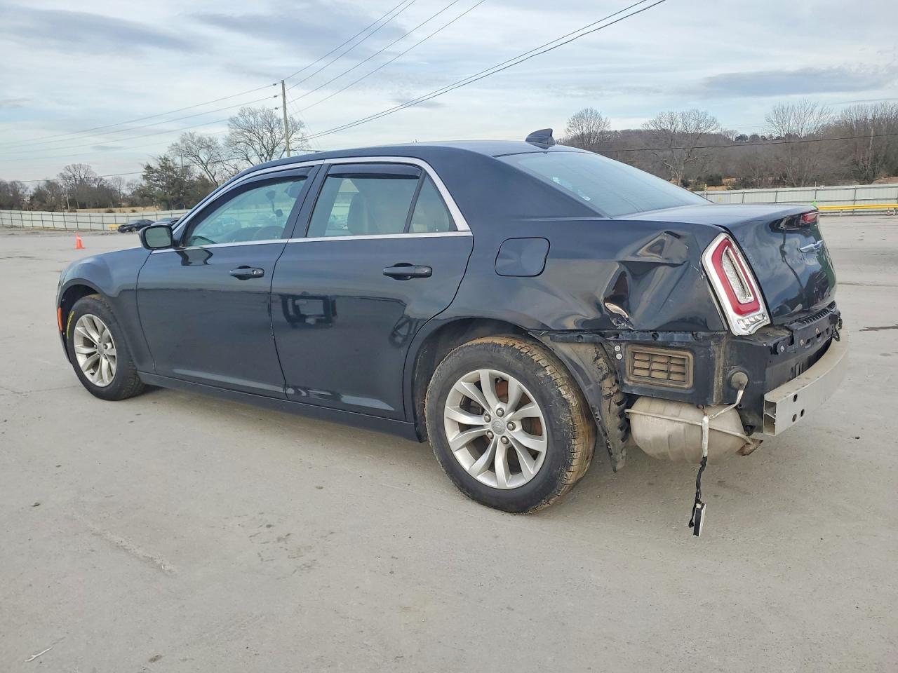 2015 Chrysler 300 Limited - Фото 2