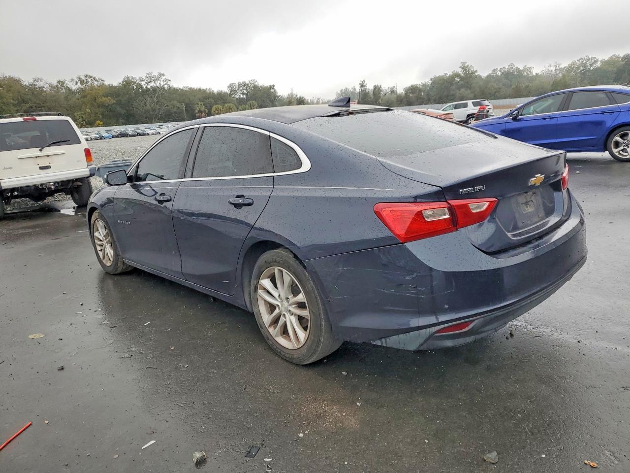 2017 Chevrolet Malibu Lt - Image 2