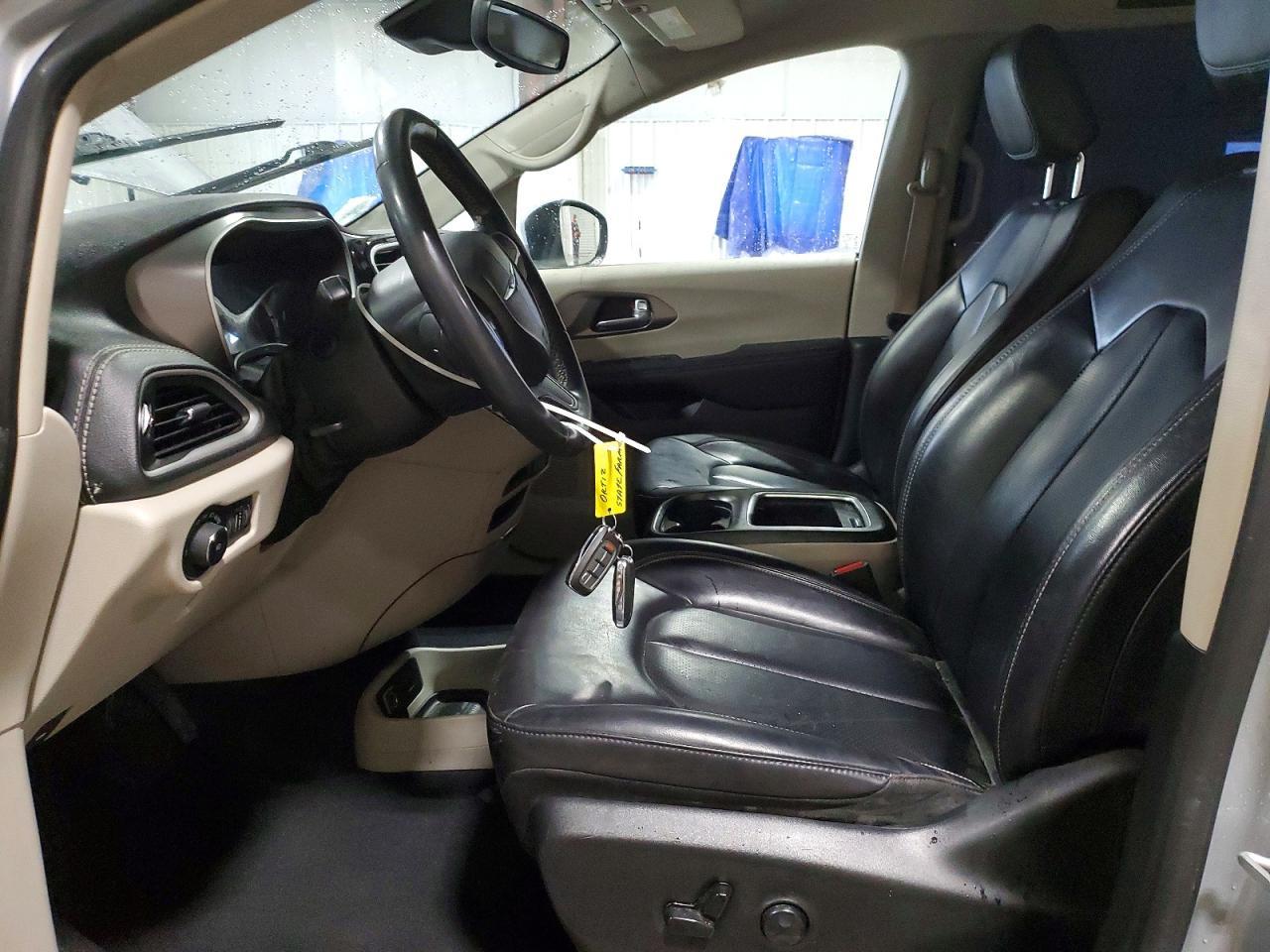 2023 Chrysler Pacifica Hybrid Touring L - Image 7