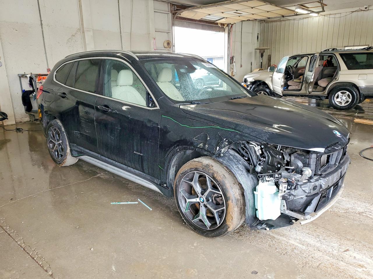 2018 BMW X1 xDrive28I - Фото 4