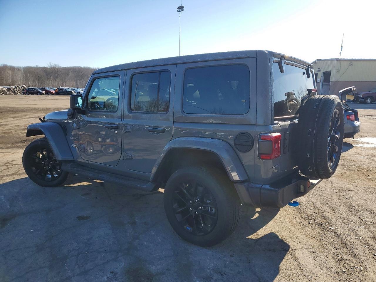 2022 Jeep Wrangler Unlimited Sahara 4Xe - Фото 2