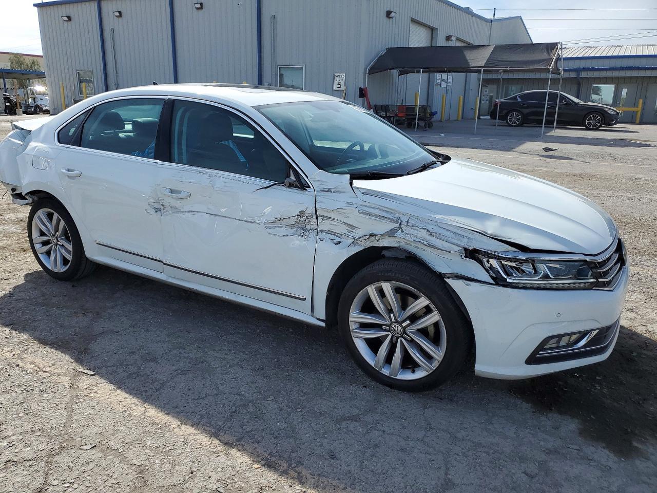 2017 Volkswagen Passat Se - Фото 4
