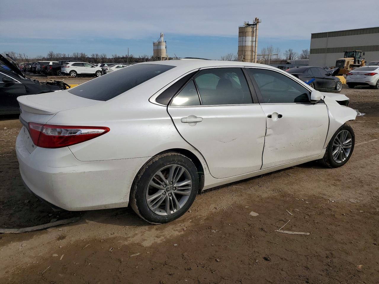 2015 Toyota Camry Le - Фото 3
