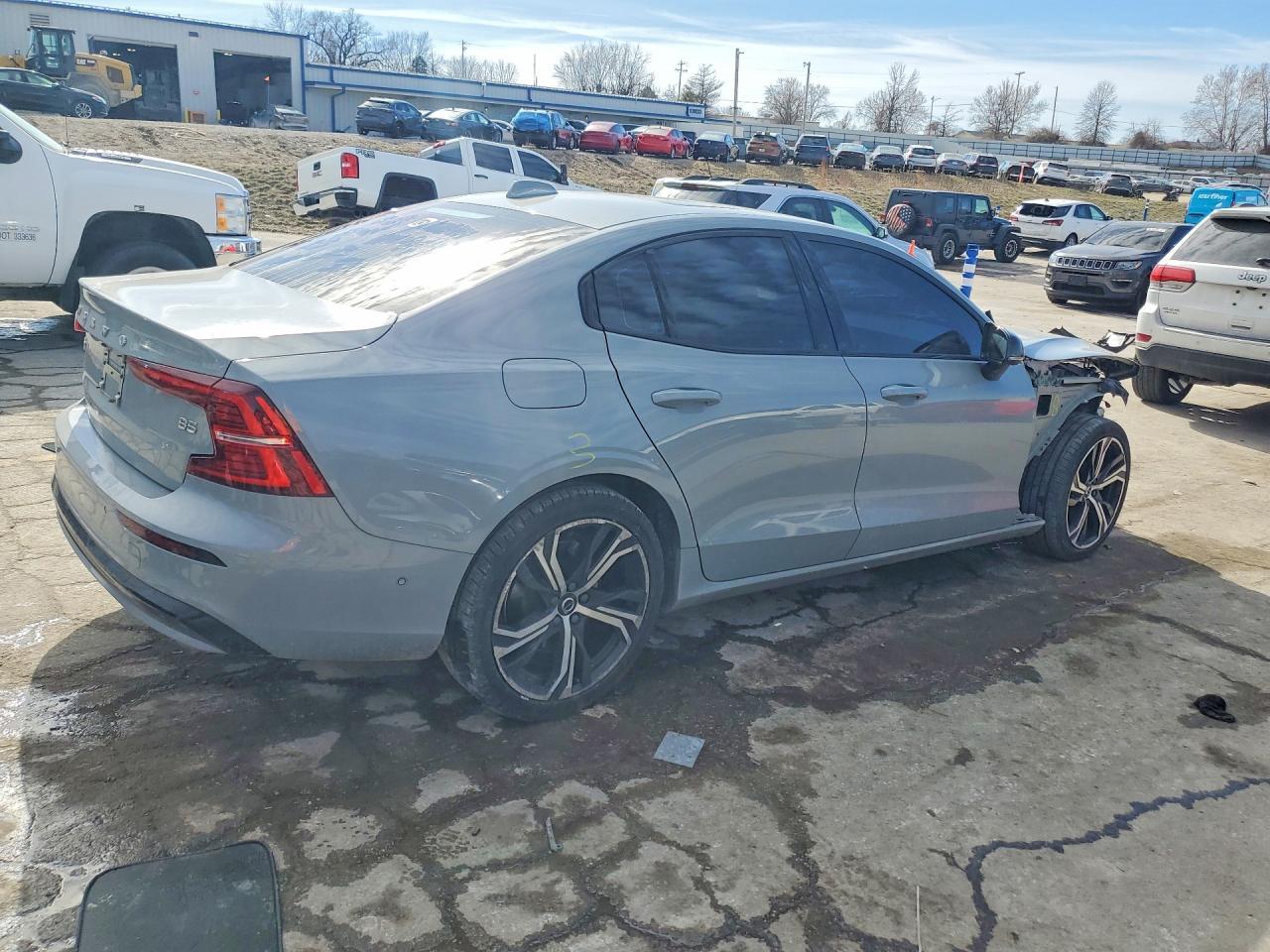 2024 Volvo S60 Plus - Фото 3