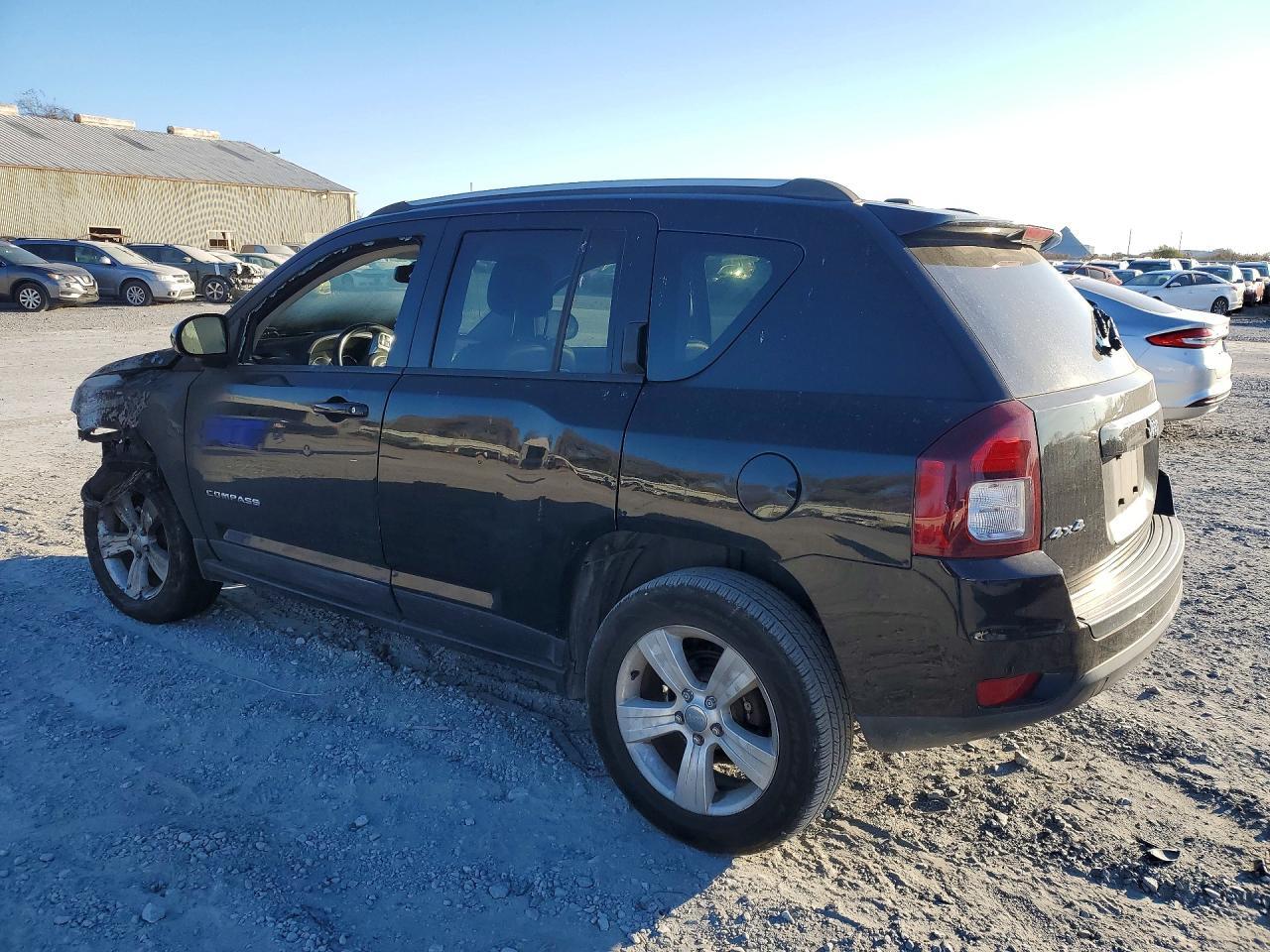 2016 Jeep Compass Latitude - Фото 2