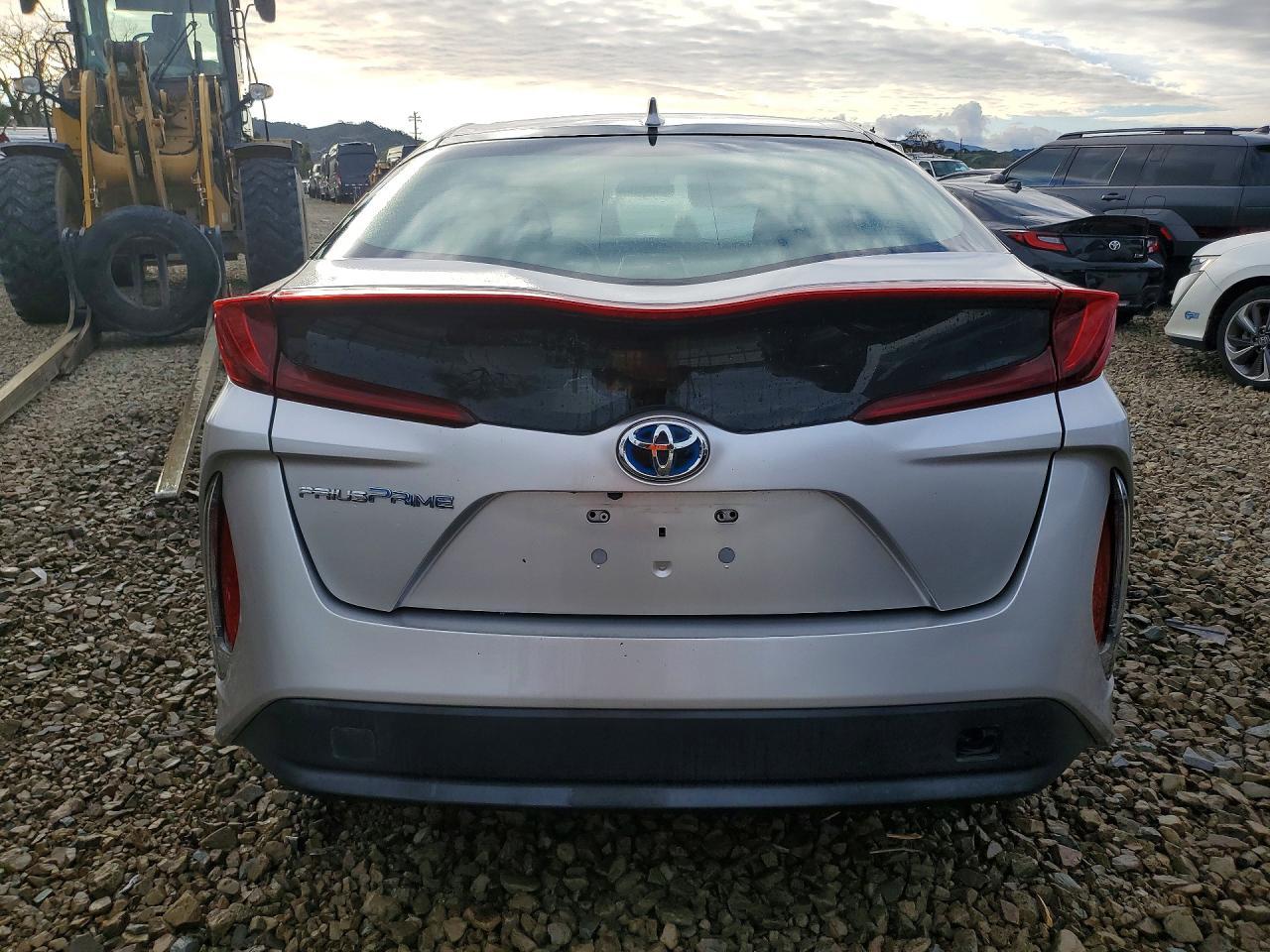 2018 Toyota Prius Prime Plus - Фото 6