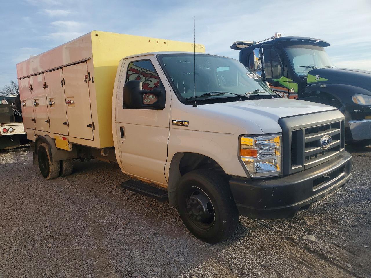 2018 Ford E450 Refrigerated Delivery Van - Image 4