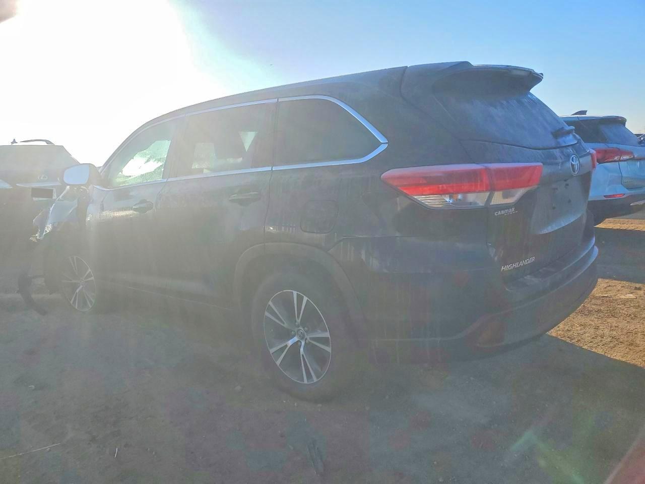 2019 Toyota Highlander Le - Фото 2
