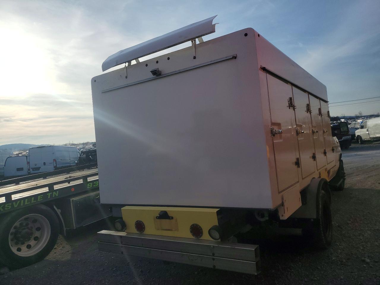 2018 Ford E450 Refrigerated Delivery Van - Image 3