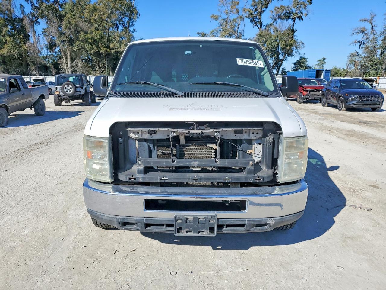 2010 Ford Econoline E250 Van - Фото 5