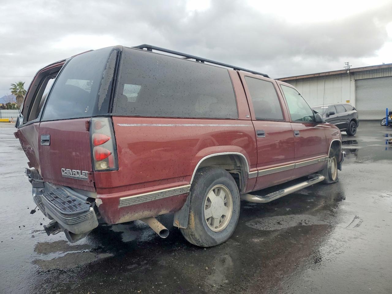 1998 Chevrolet Suburban C1500 - Фото 3