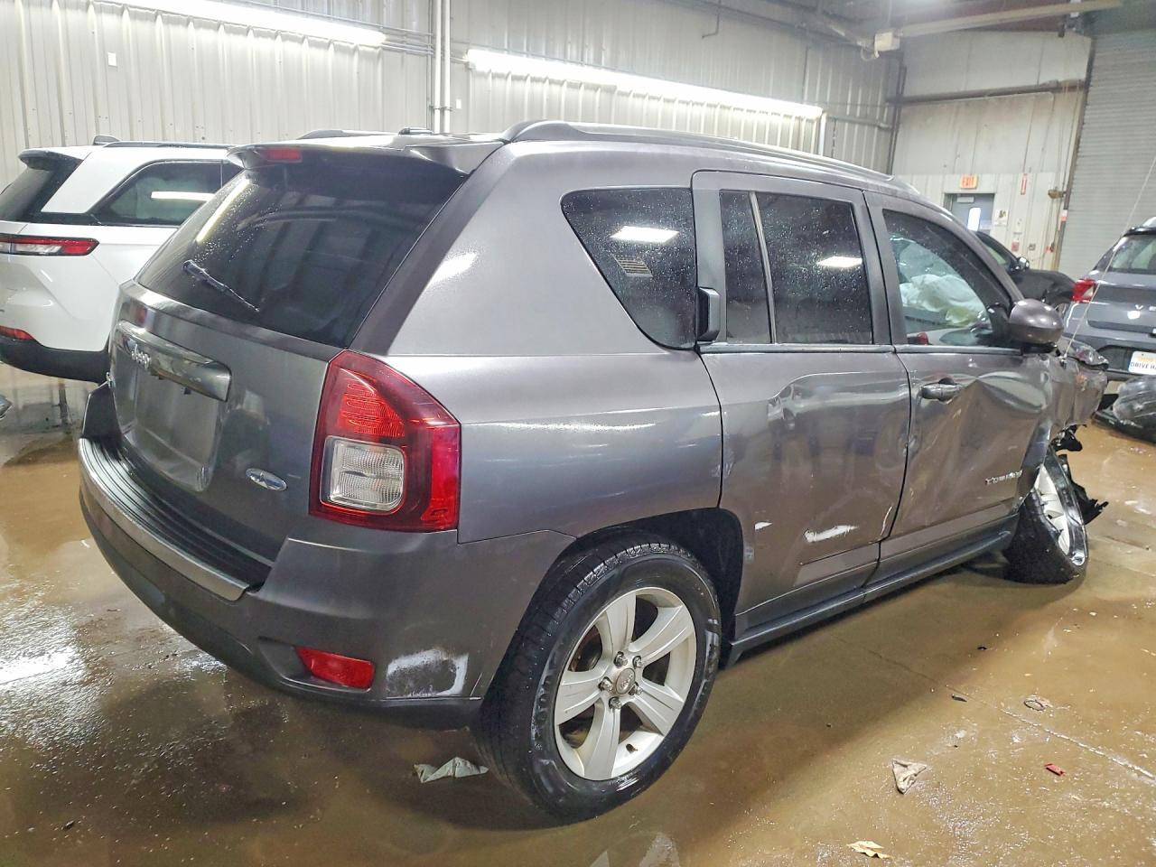 2015 Jeep Compass Latitude - Image 3