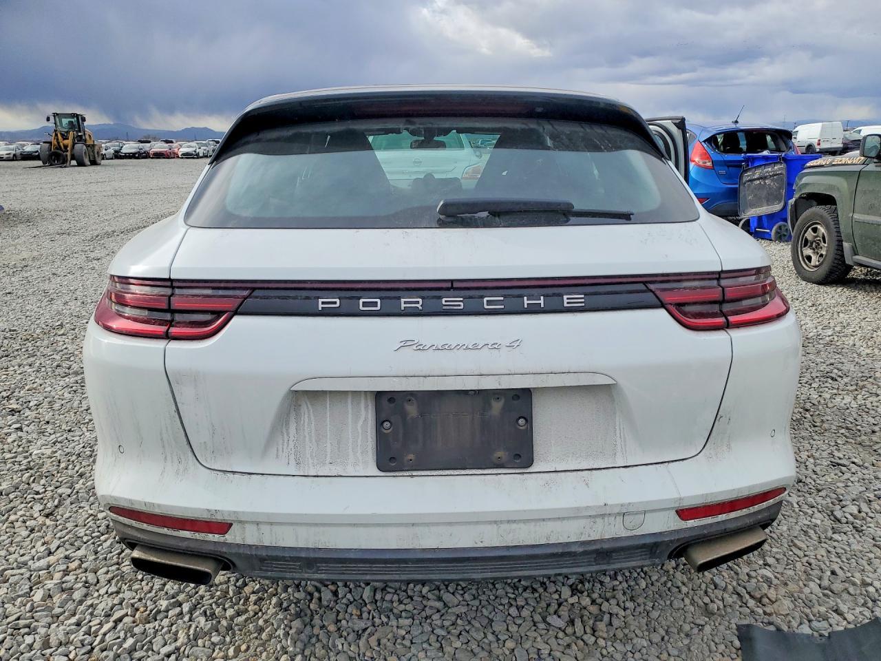 2018 Porsche Panamera 4 Sport Turismo - Image 6