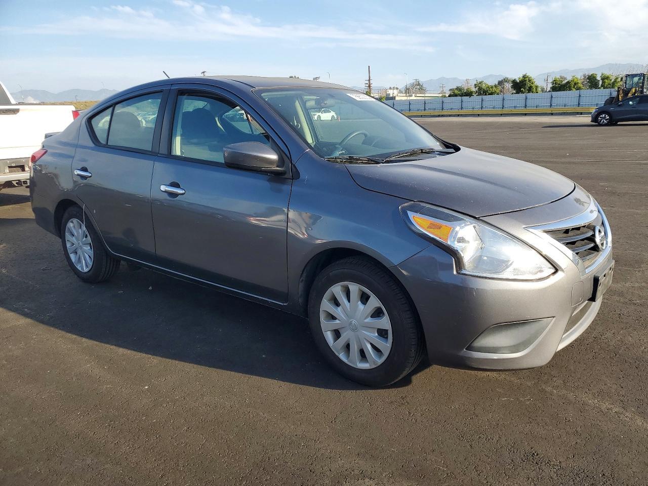 2019 Nissan Versa S - Image 4