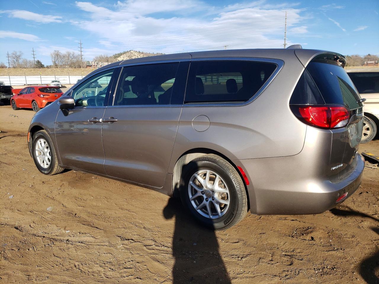 2017 Chrysler Pacifica Touring - Фото 2