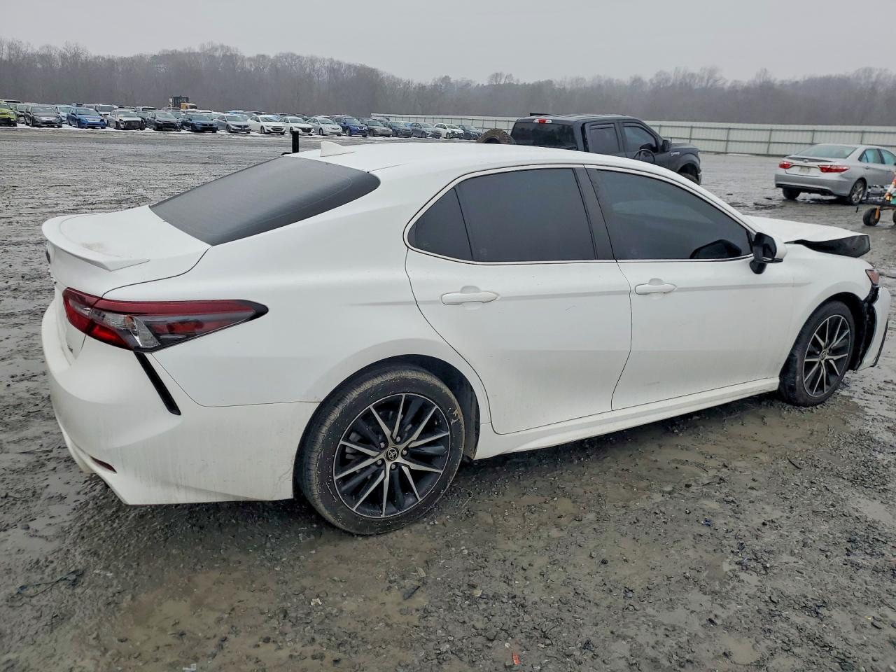 2021 Toyota Camry Se - Фото 3