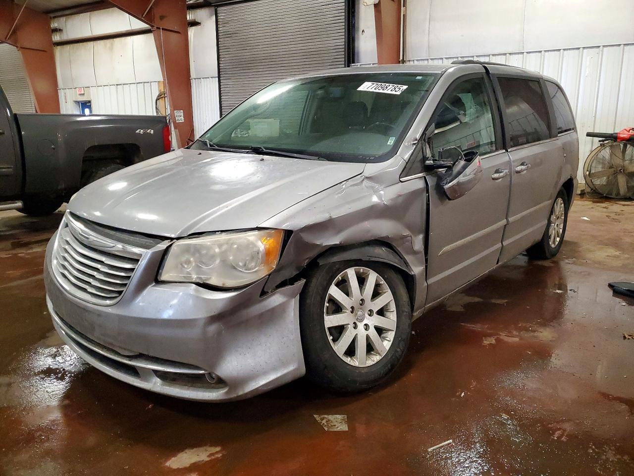 2014 Chrysler Town & Country Touring L