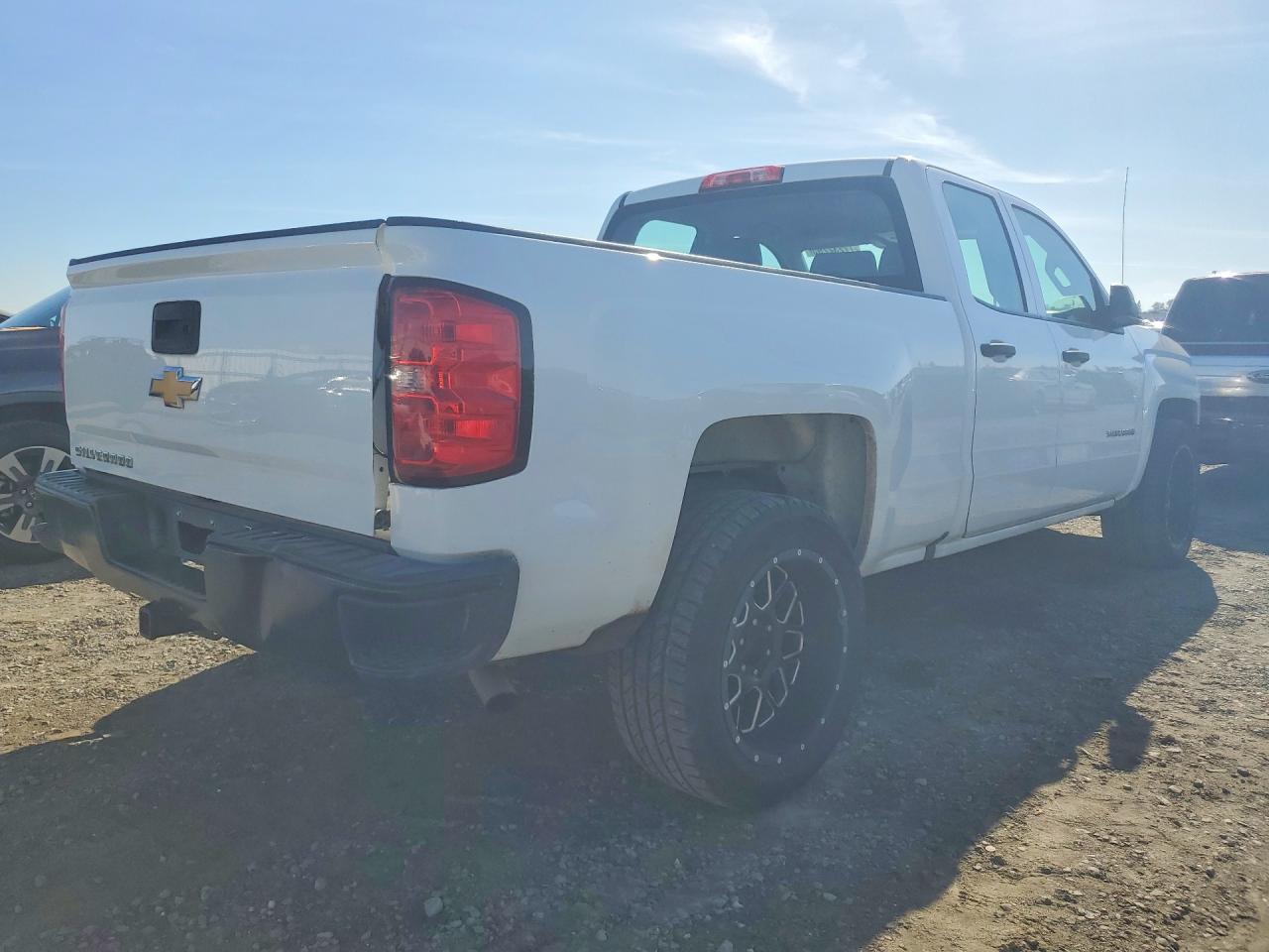 2016 Chevrolet Silverado C1500 - Image 3