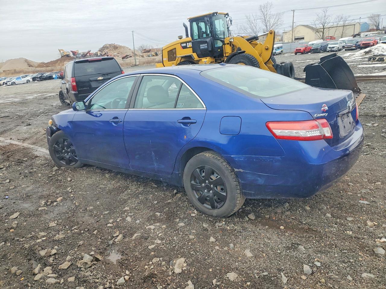 2010 Toyota Camry Le - Фото 2