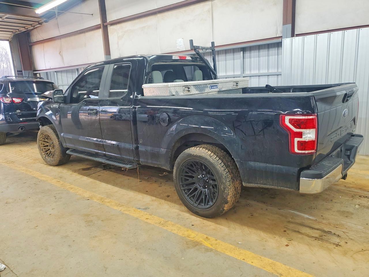 2018 Ford F150 Super Cab - Фото 2