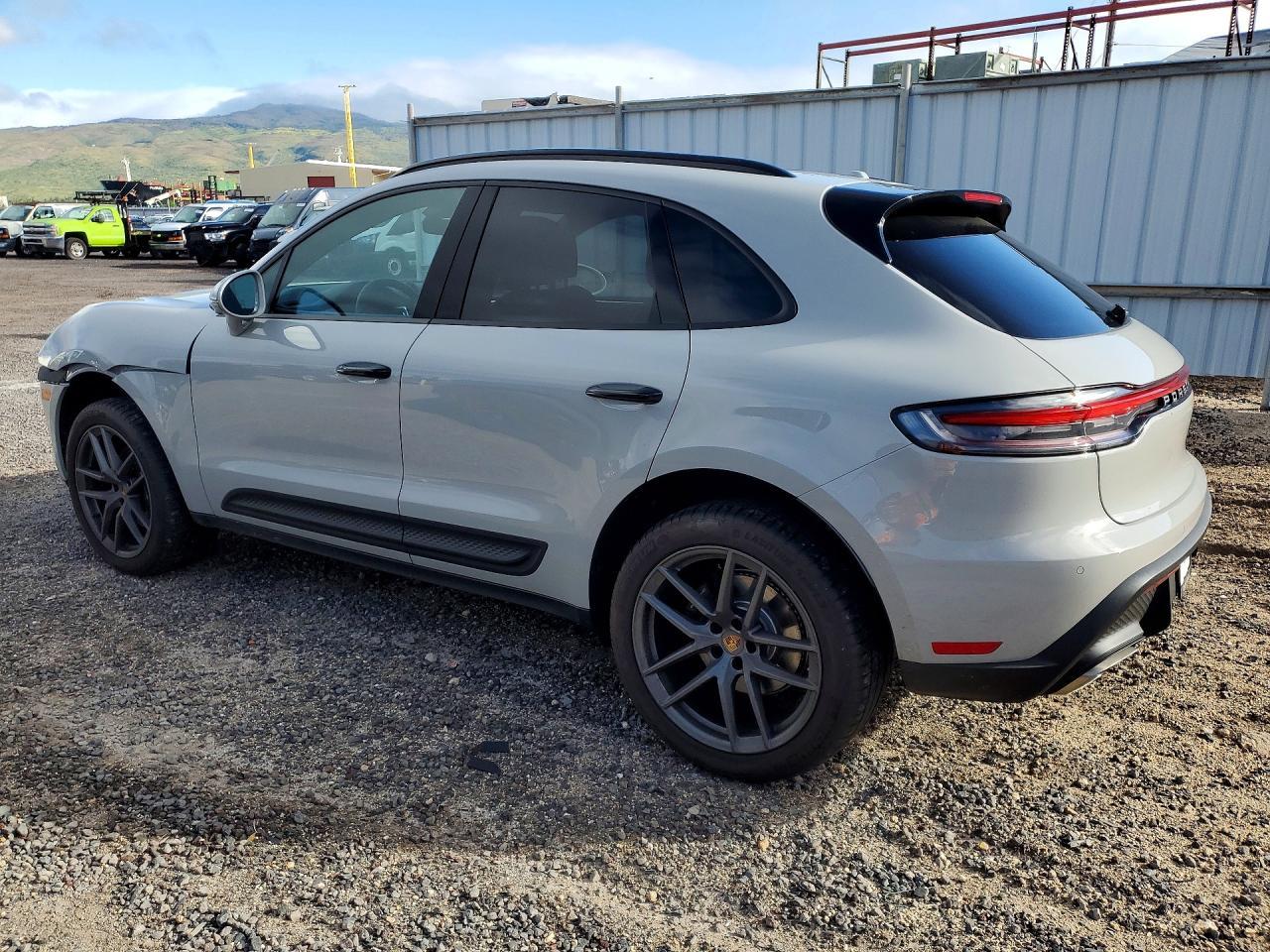2026 Porsche Macan Base - Фото 2