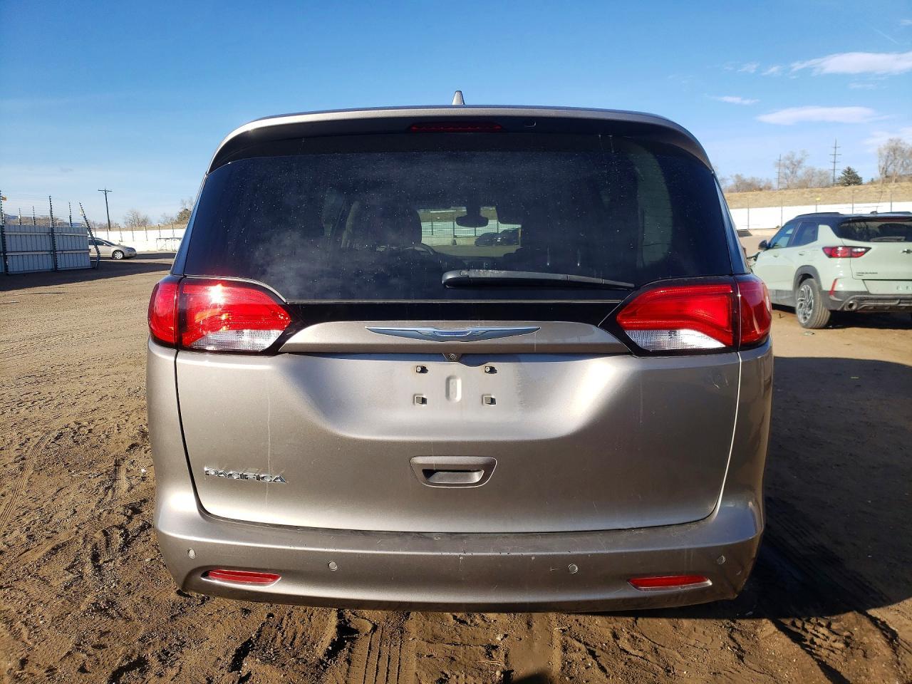 2017 Chrysler Pacifica Touring - Фото 6