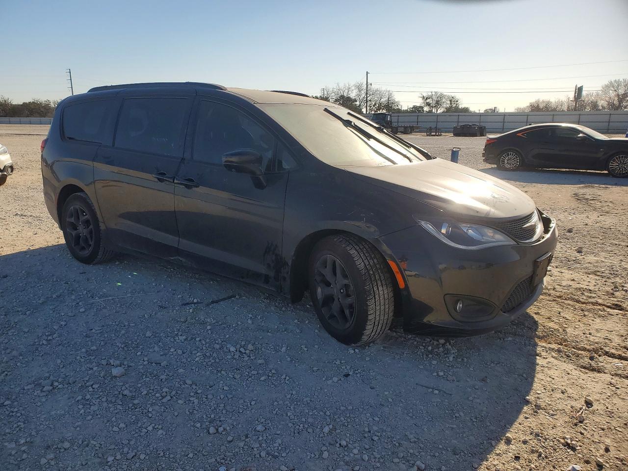 2020 Chrysler Pacifica Touring L Plus - Image 4