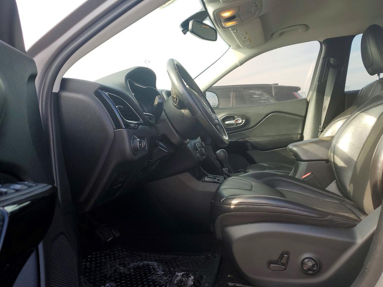 2020 Jeep Cherokee Latitude Plus - Фото 7