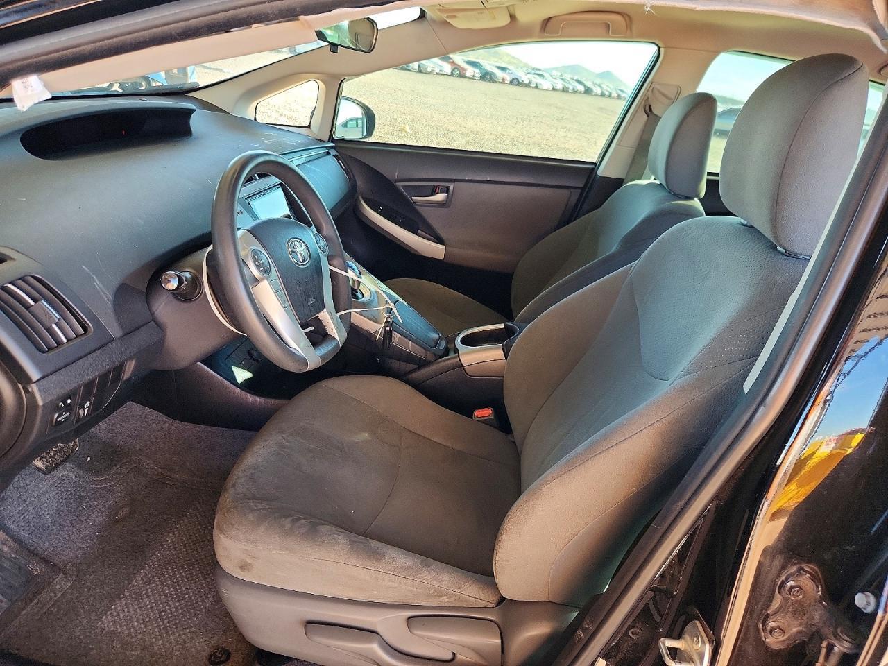 2015 Toyota Prius Two - Фото 7