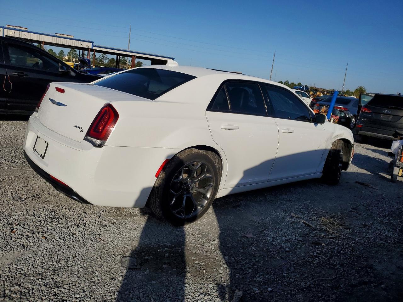 2016 Chrysler 300 S - Фото 3