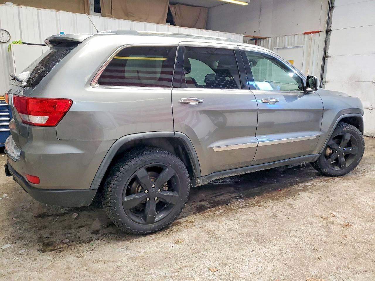 2012 Jeep Grand Cherokee Overland - Image 3