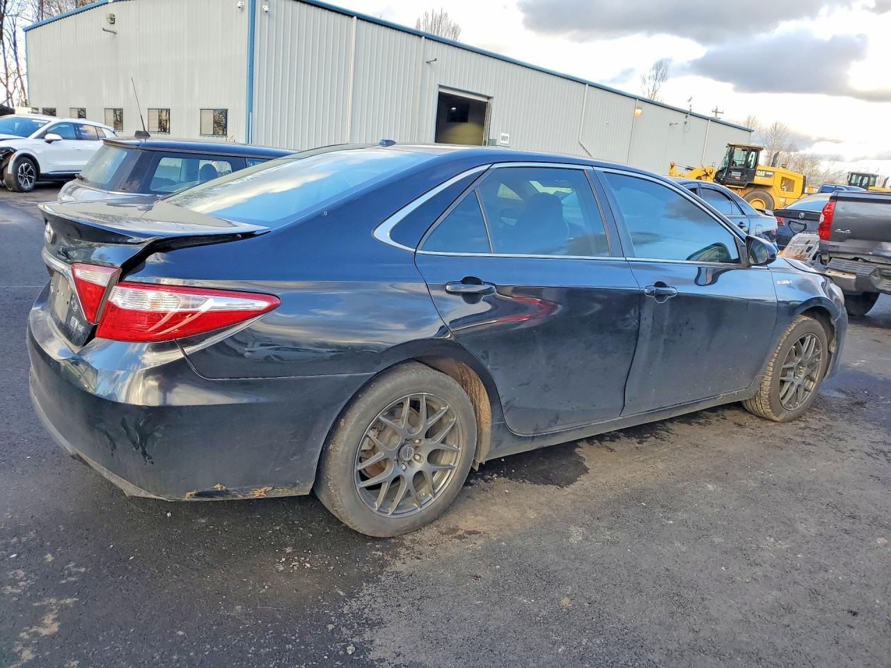 2017 Toyota Camry - Фото 3
