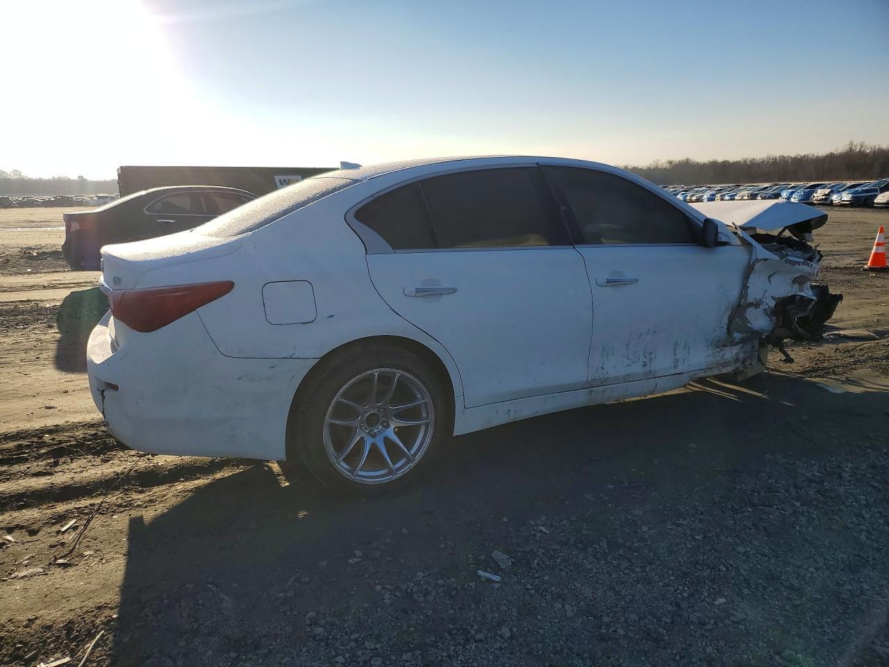2017 Infiniti Q50 Premium - Image 3