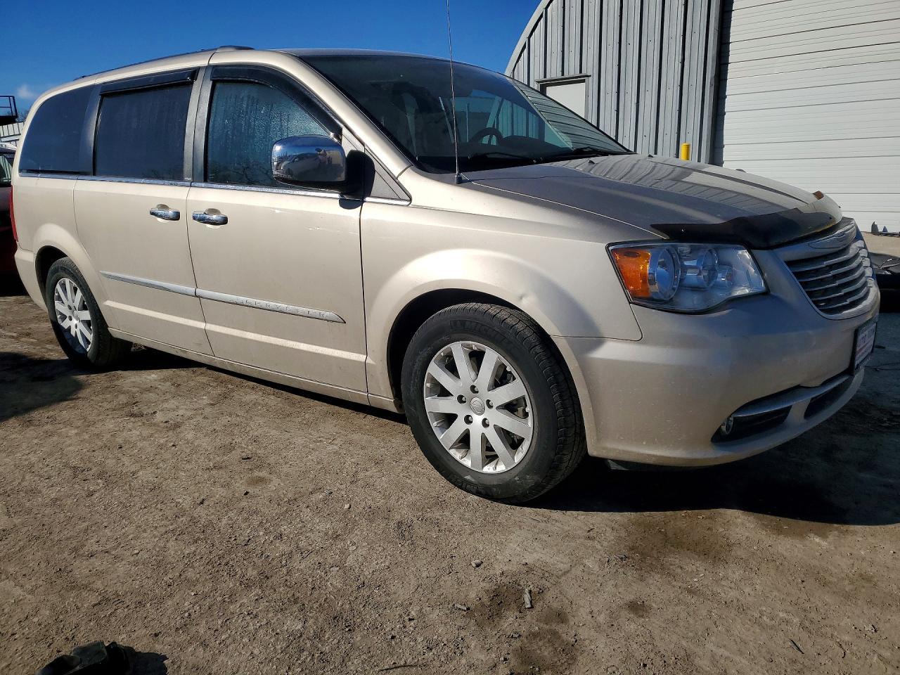 2012 Chrysler Town & Country Touring L - Фото 4