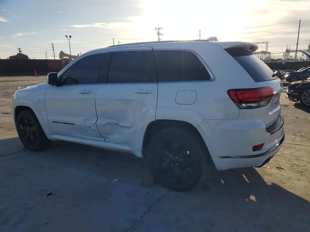 2016 Jeep Grand Cherokee Overland - Image 2