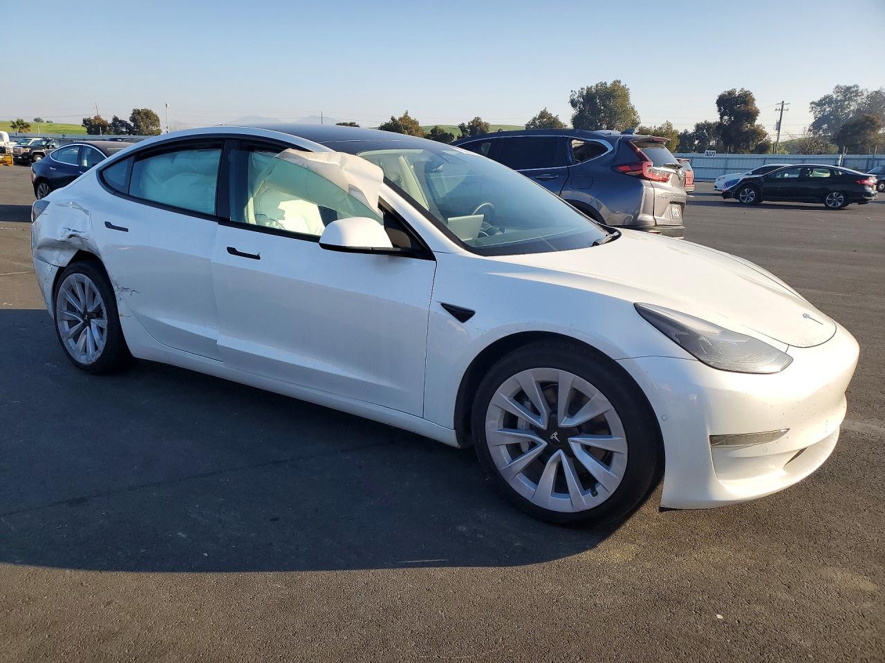 2022 Tesla Model 3 - Фото 4