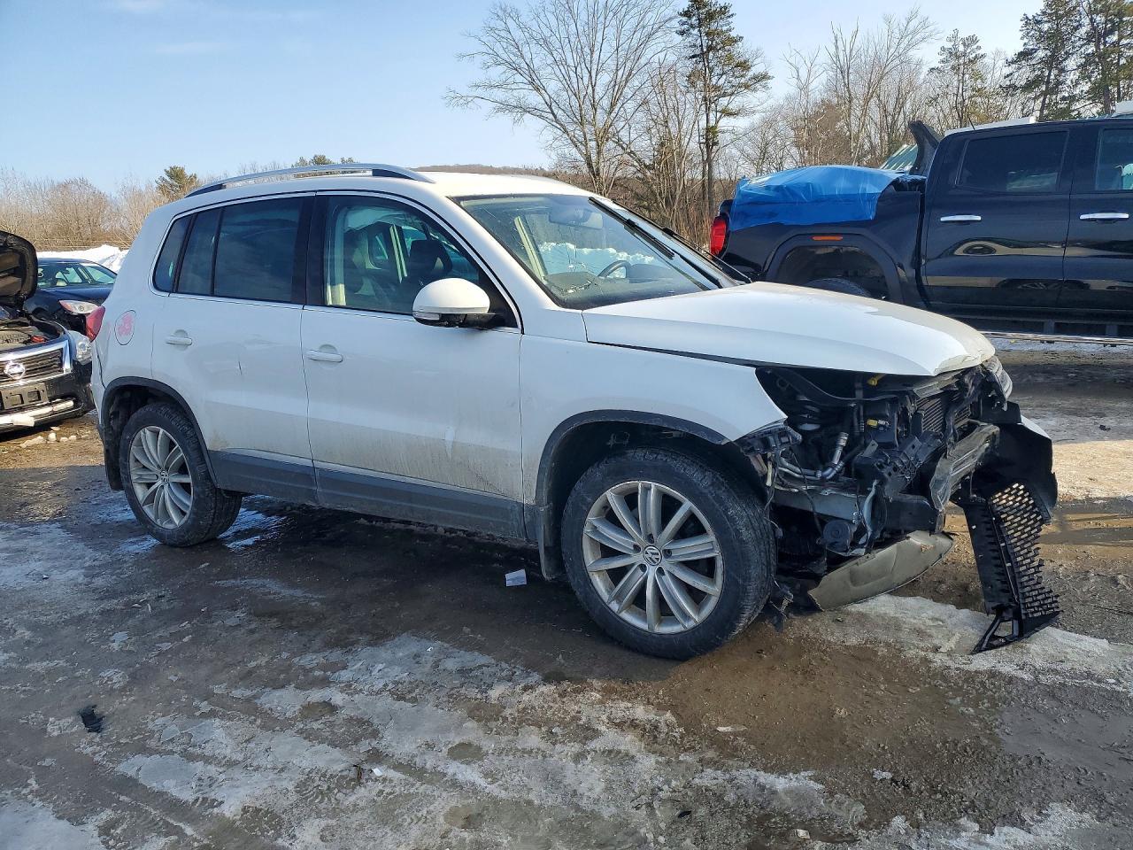 2014 Volkswagen Tiguan S - Фото 4