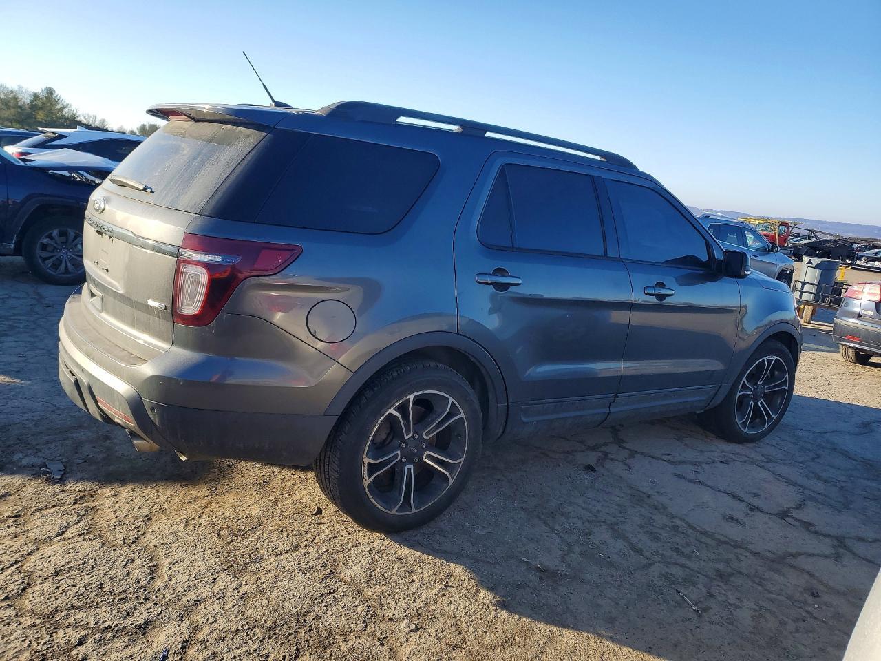 2015 Ford Explorer Sport - Image 3