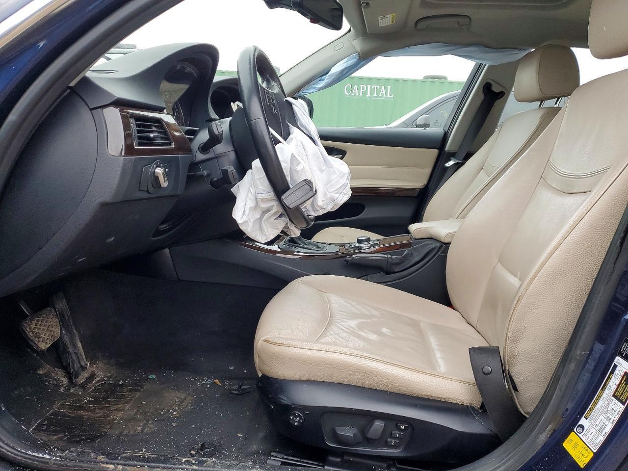 2011 BMW 335 Xi - Image 7