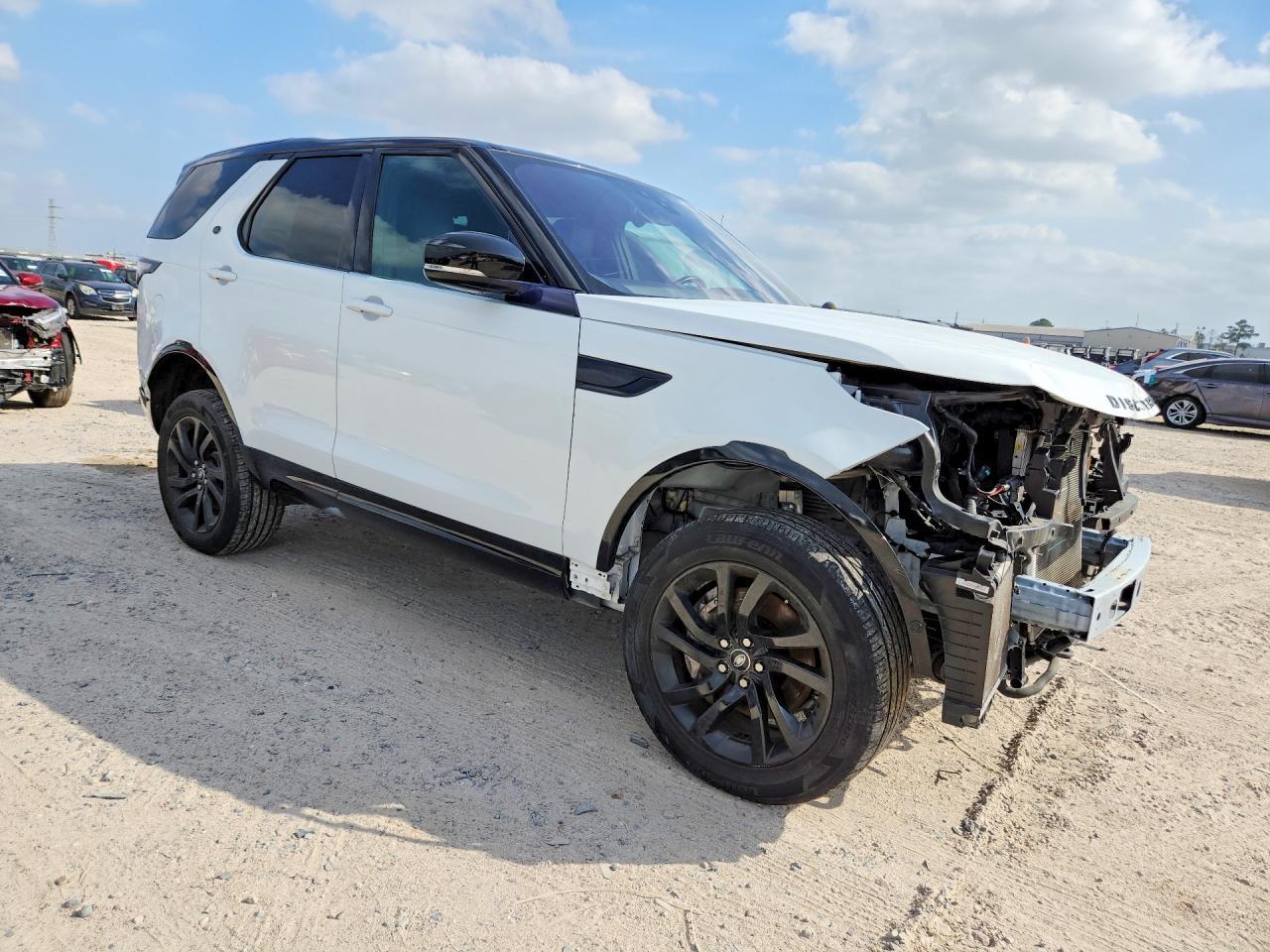 2020 Land Rover Discovery Landmark - Image 4
