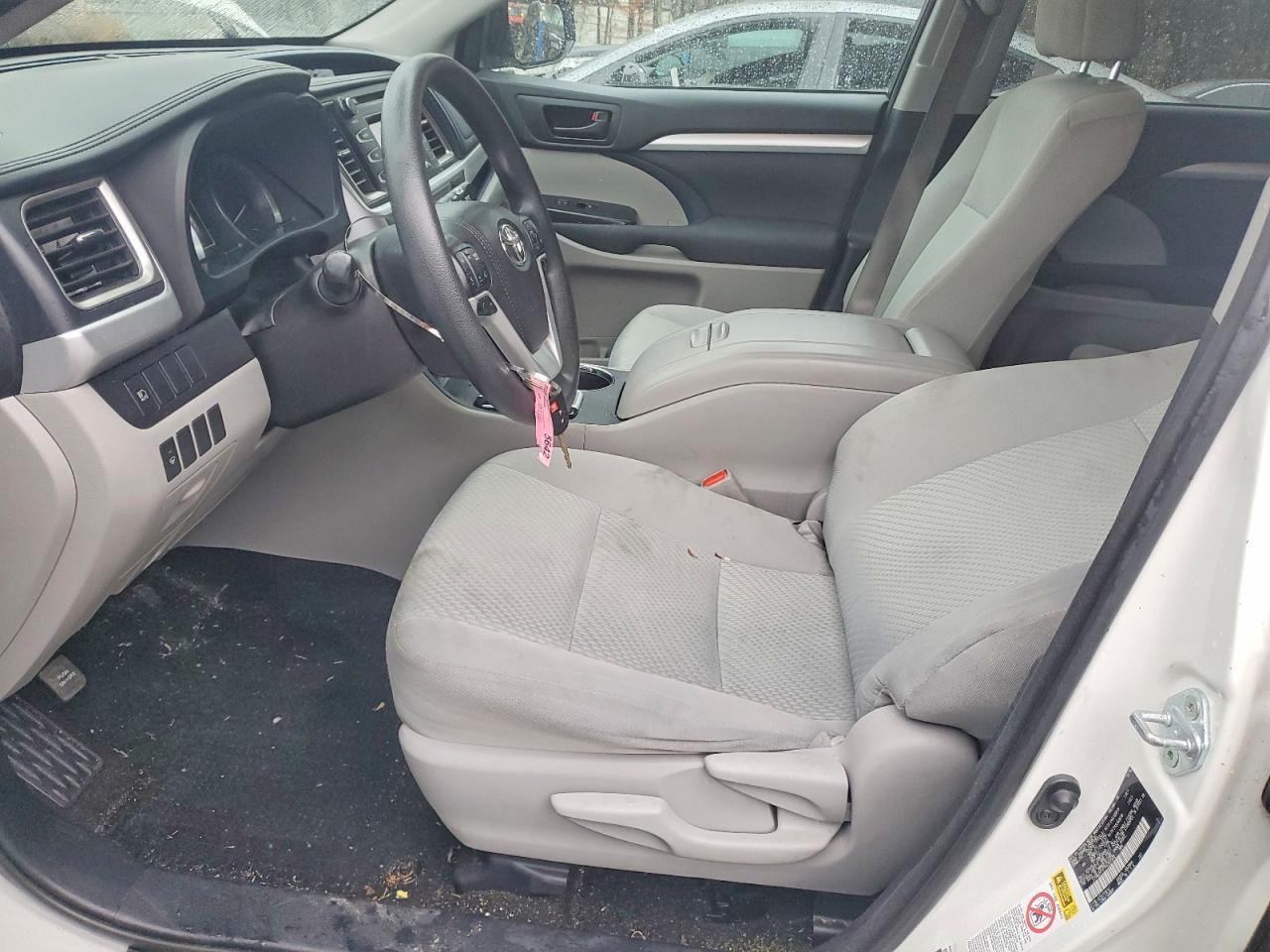 2017 Toyota Highlander Le - Image 7