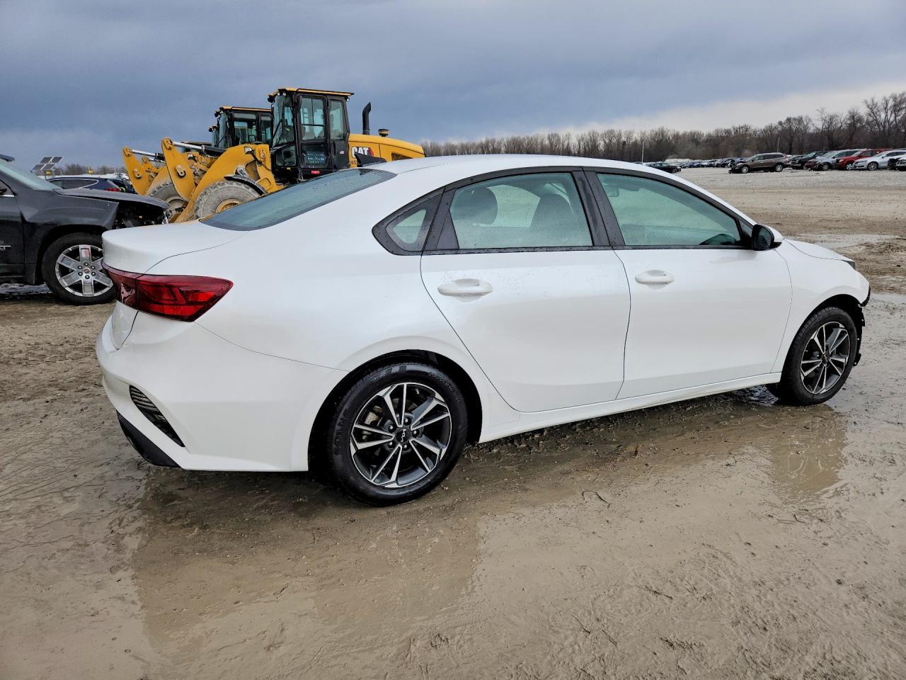 2024 Kia Forte Lxs - Фото 3