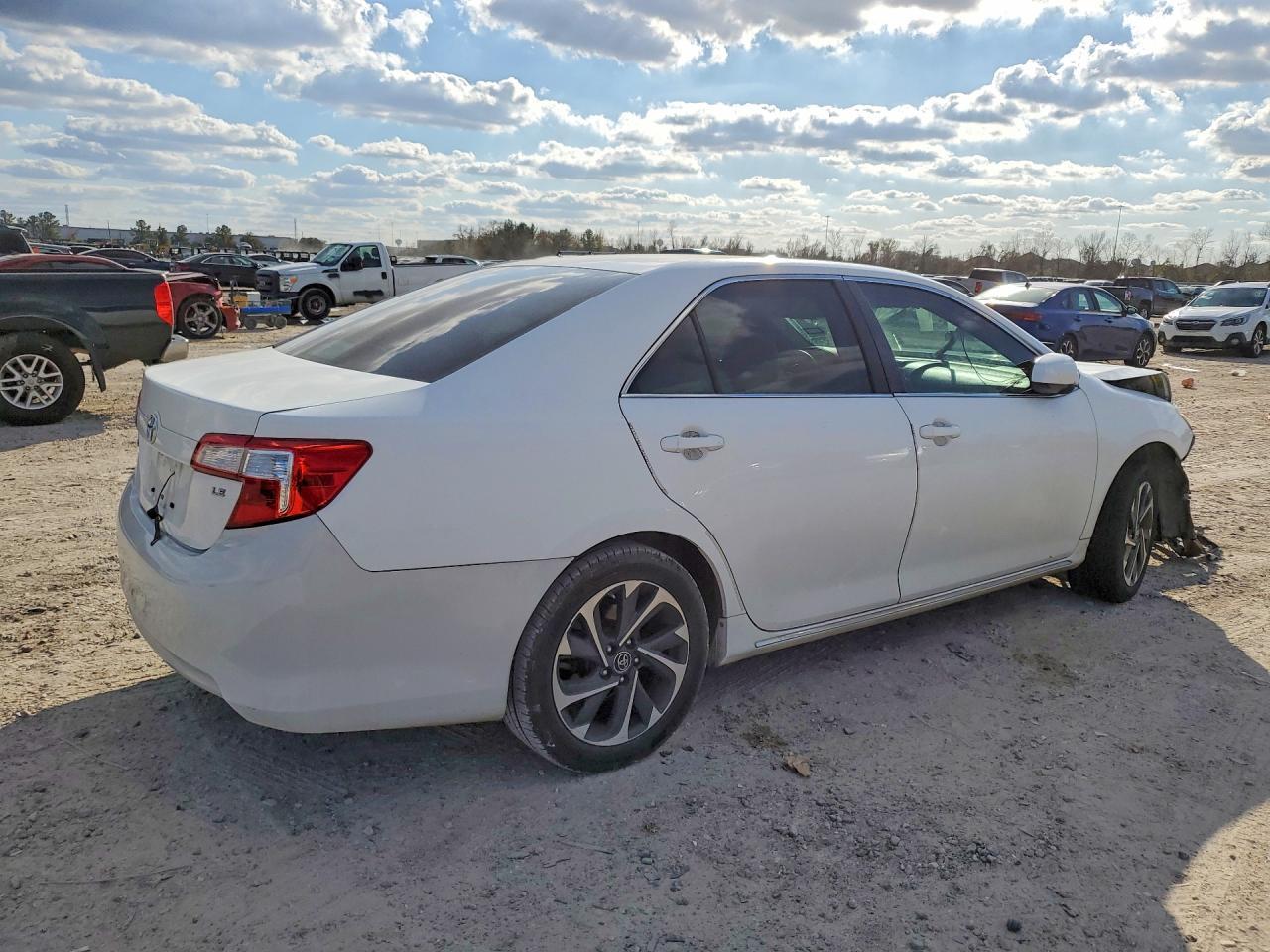 2012 Toyota Camry Base - Фото 3