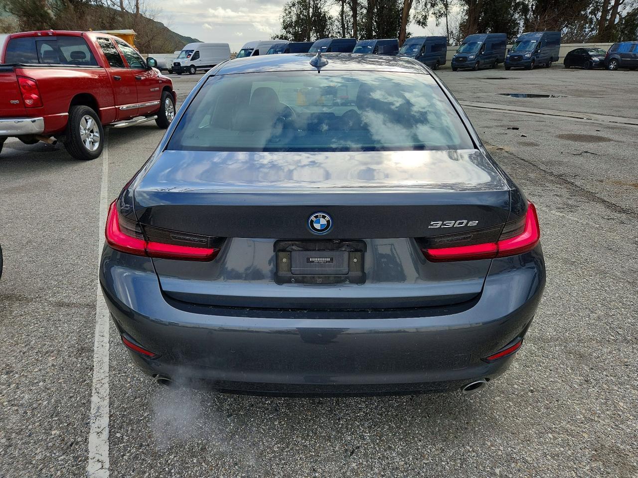 2022 BMW 330E - Фото 6