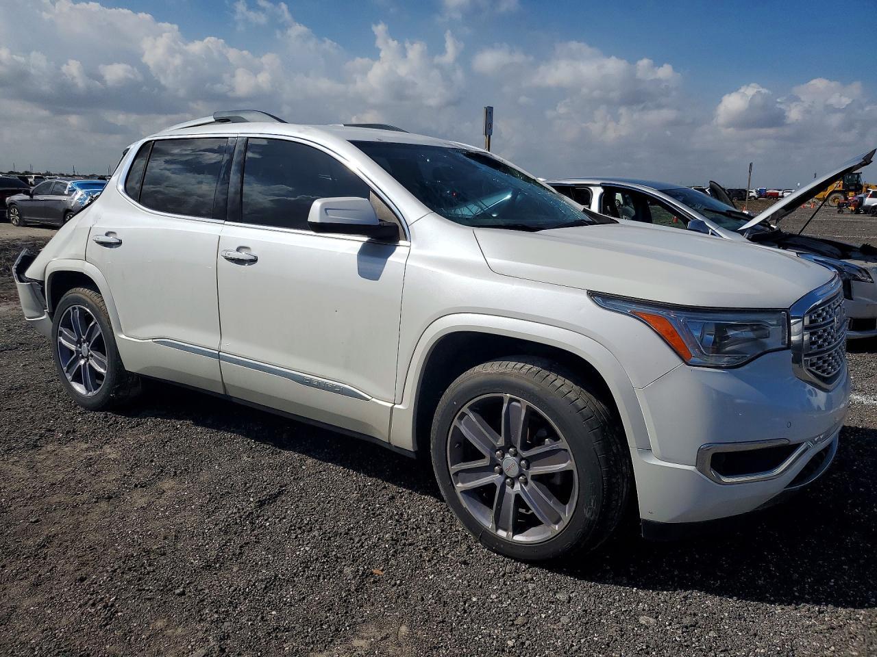 2017 GMC Acadia Denali - Image 4