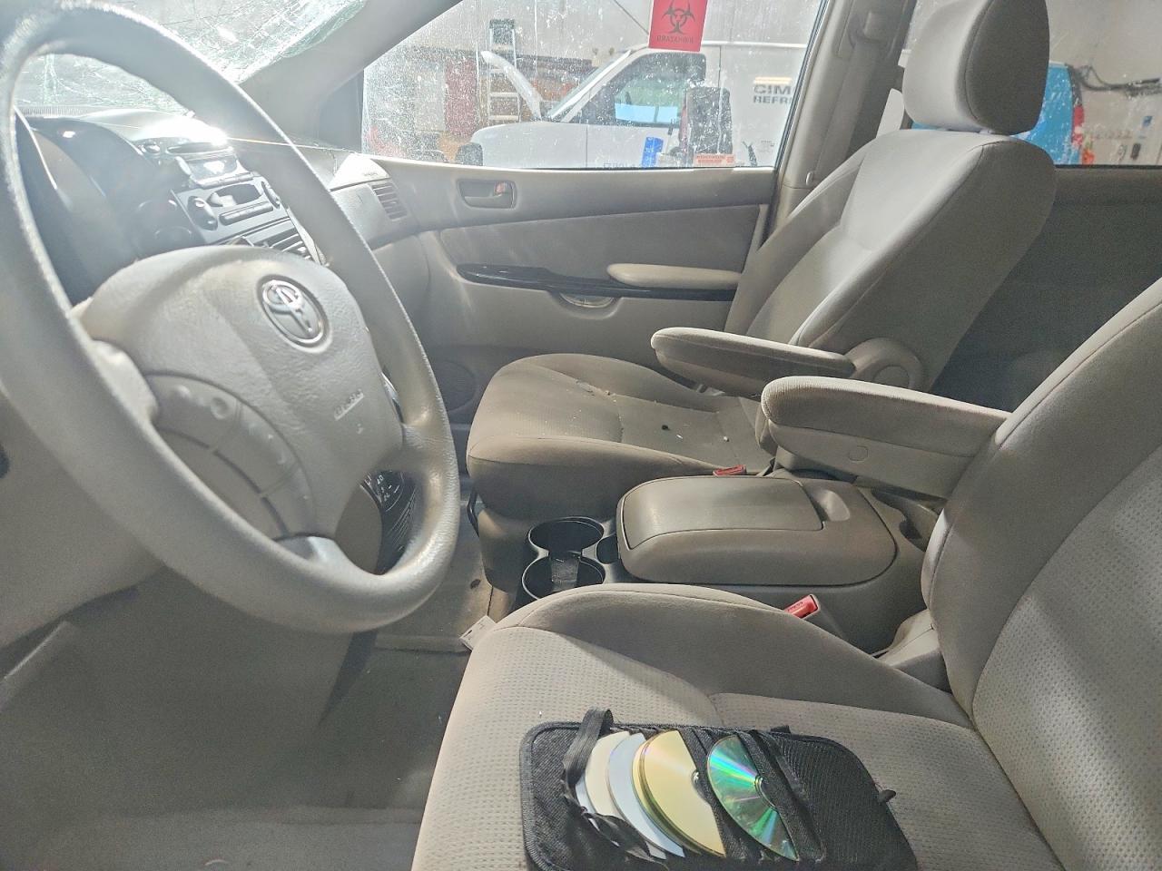2004 Toyota Sienna Ce - Фото 7