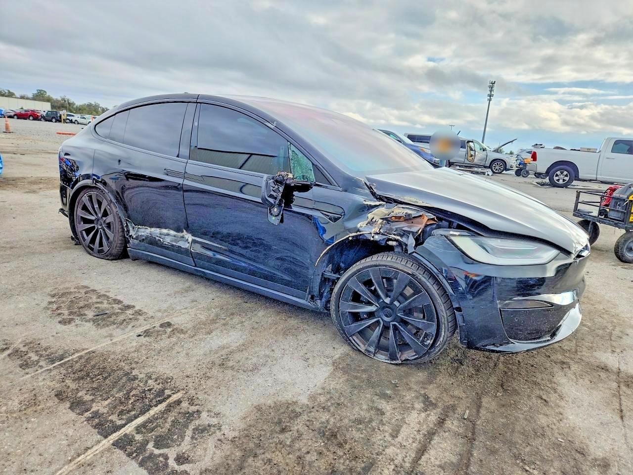 2022 Tesla Model X - Image 4