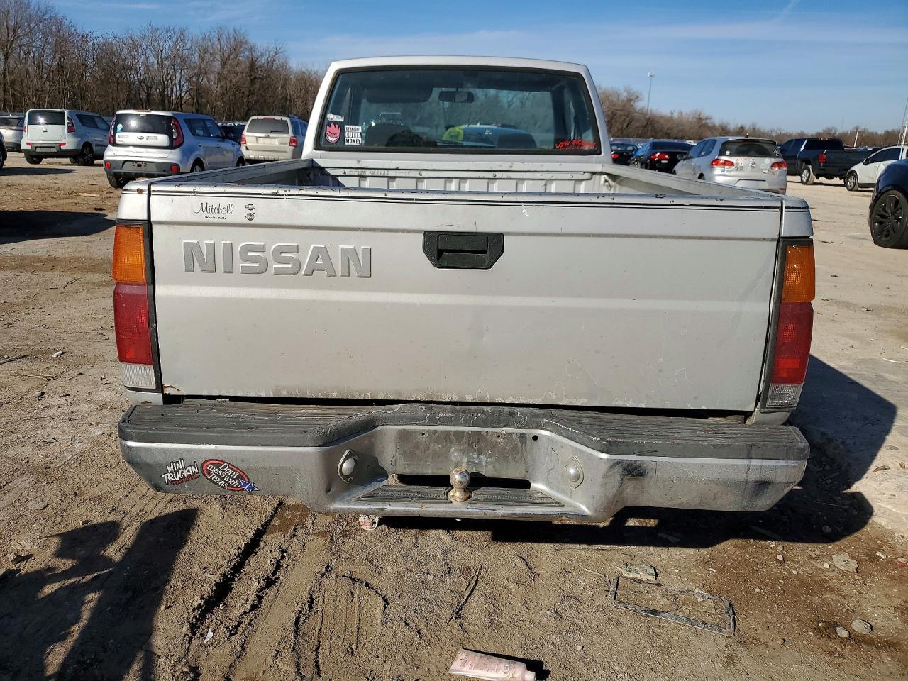 1986 Nissan D21 King Cab - Image 6