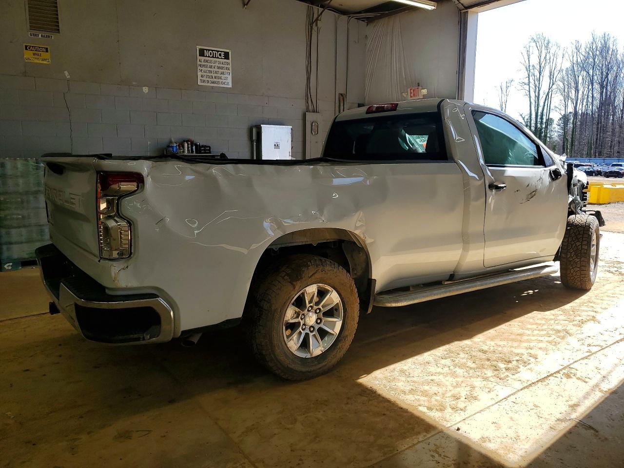 2023 Chevrolet Silverado C1500 - Фото 3