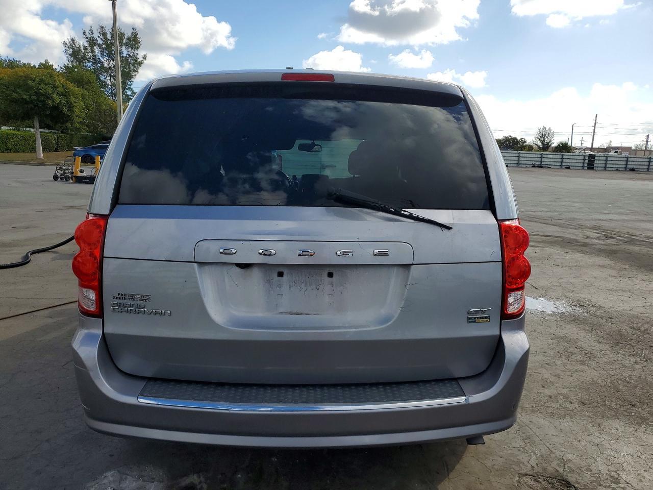 2017 Dodge Grand Caravan Gt - Image 6